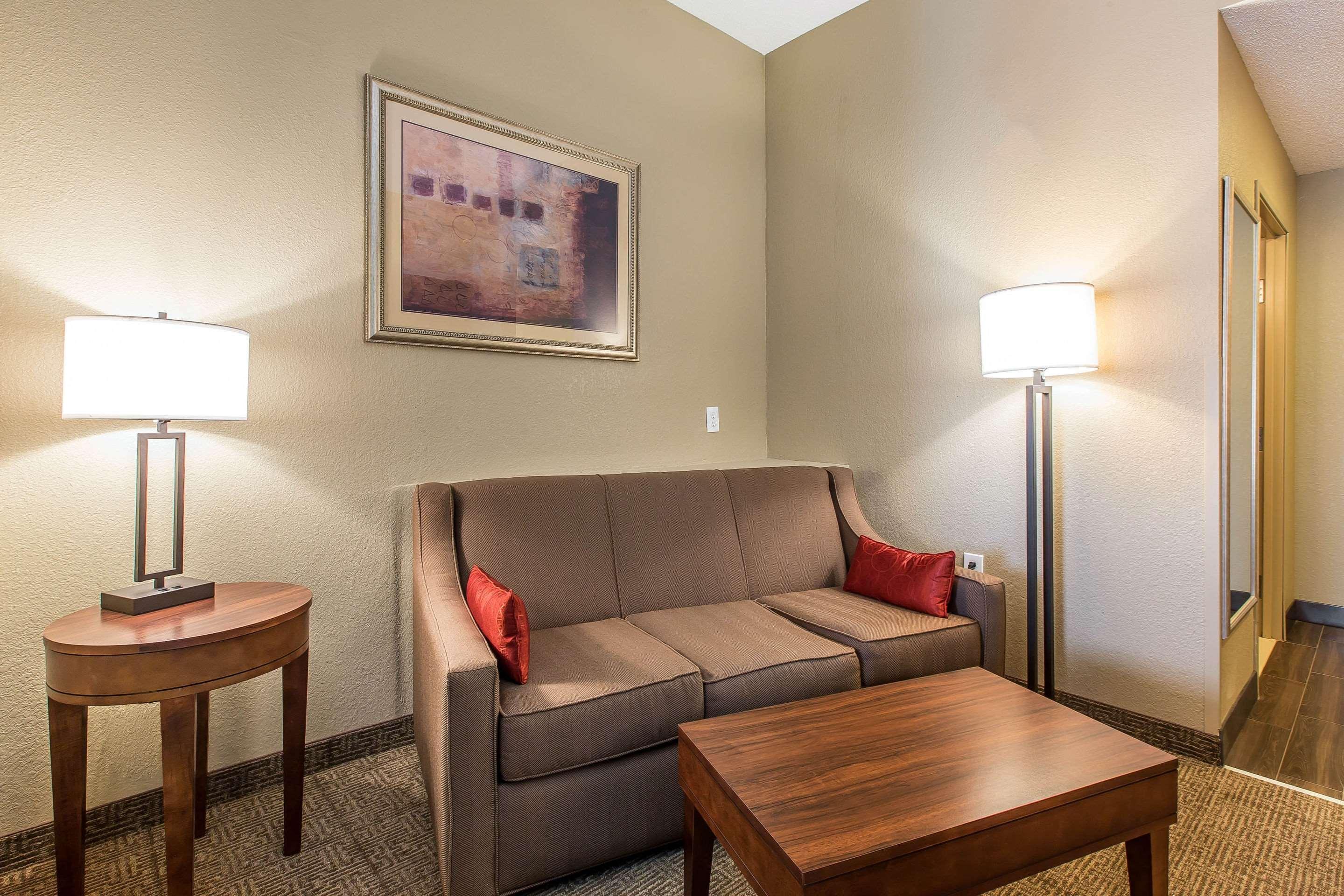Comfort Suites Oxford I-20 Exit 188 Exterior photo