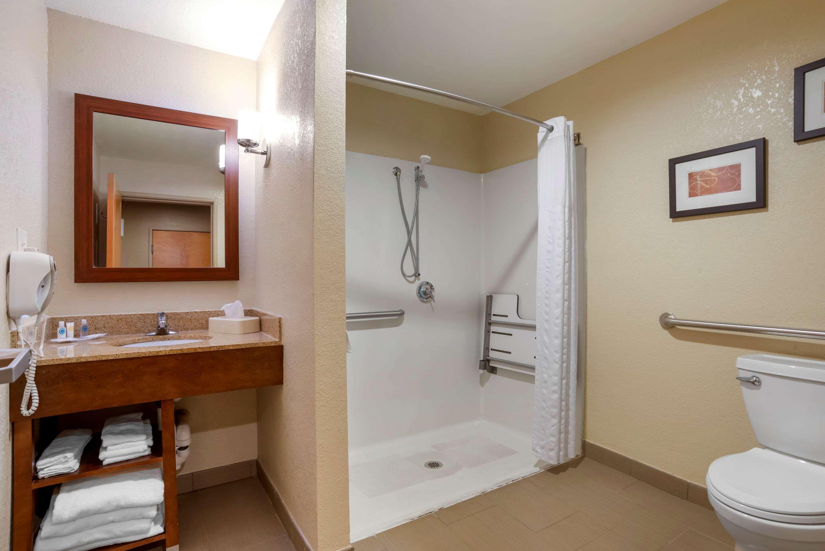 Comfort Suites Oxford I-20 Exit 188 Exterior photo